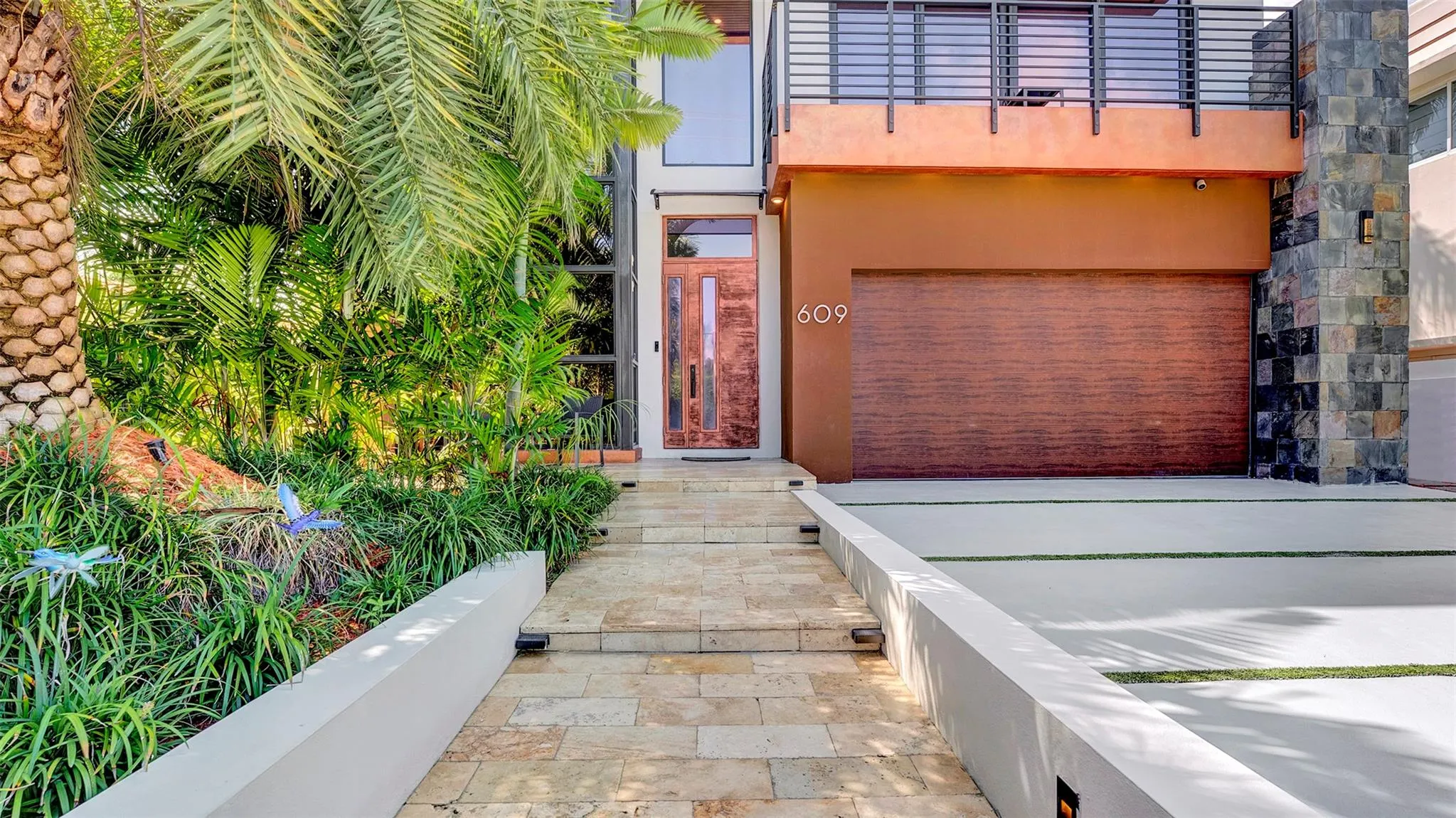 609 Poinciana Dr
