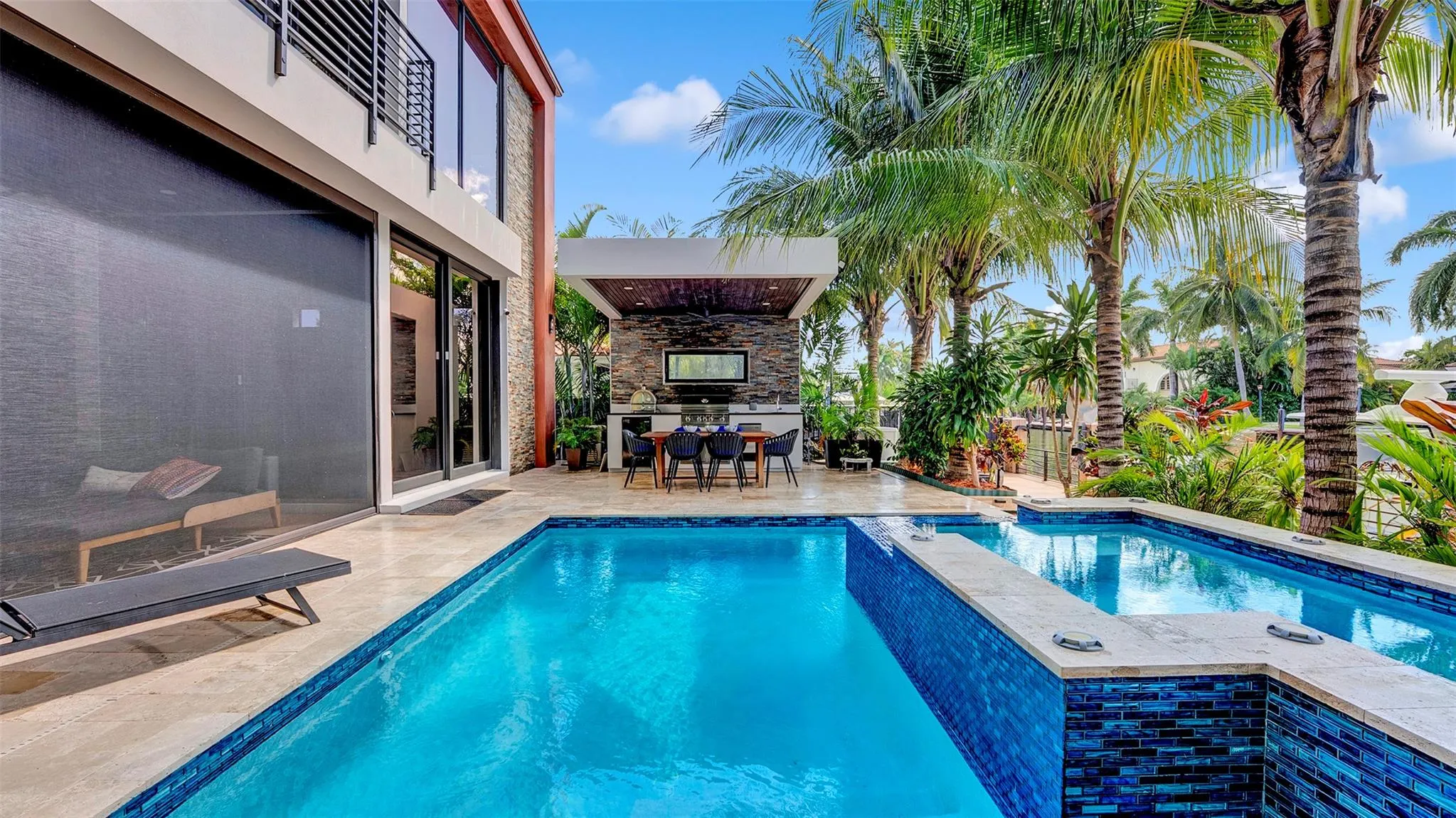609 Poinciana Dr