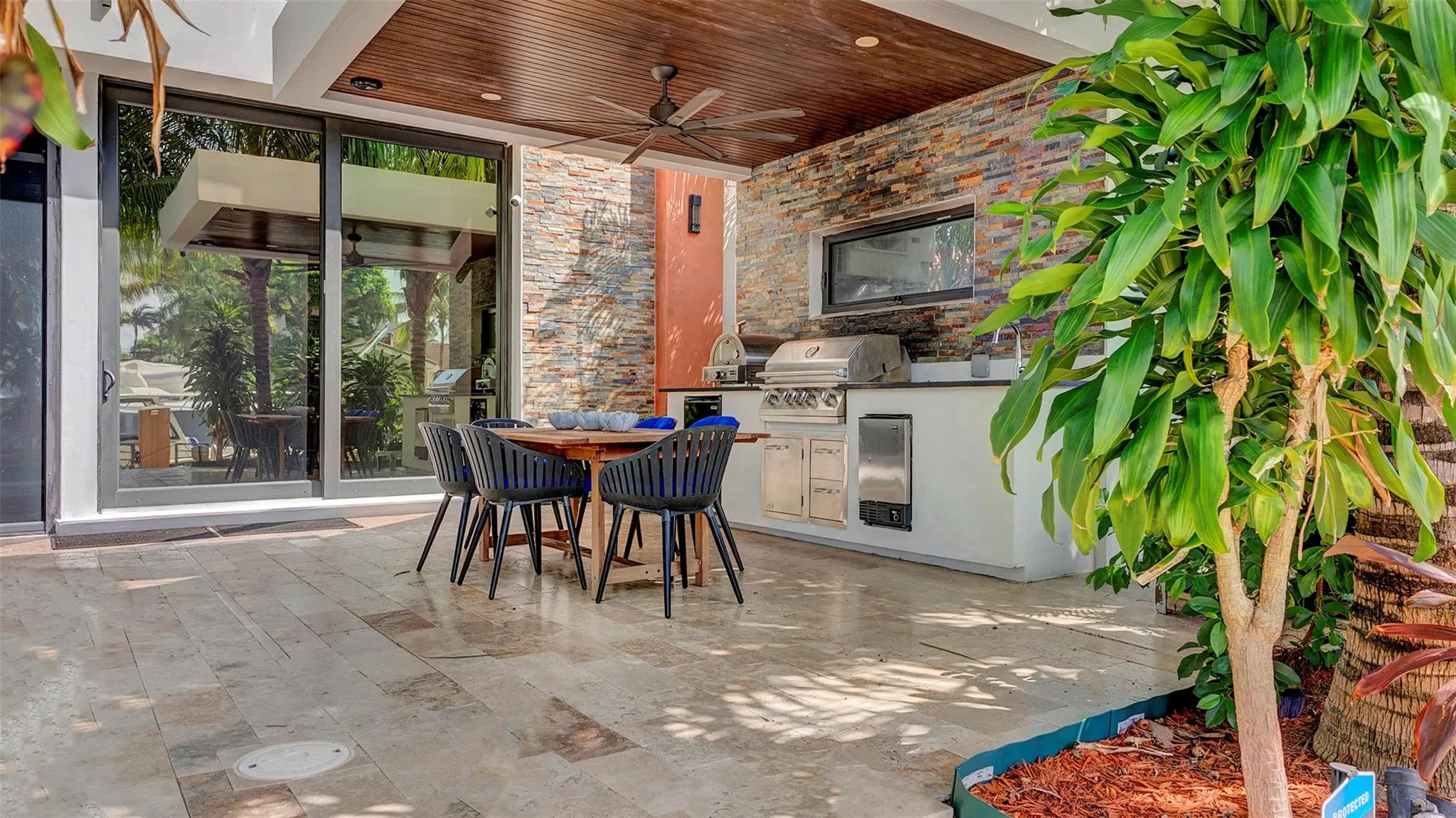 609 Poinciana Dr