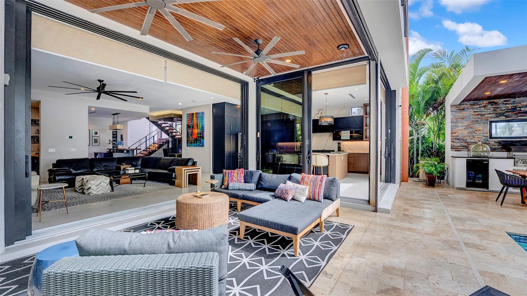 609 Poinciana Dr