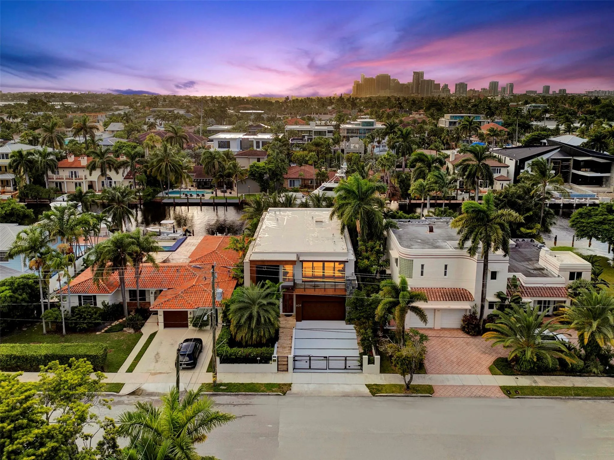 609 Poinciana Dr