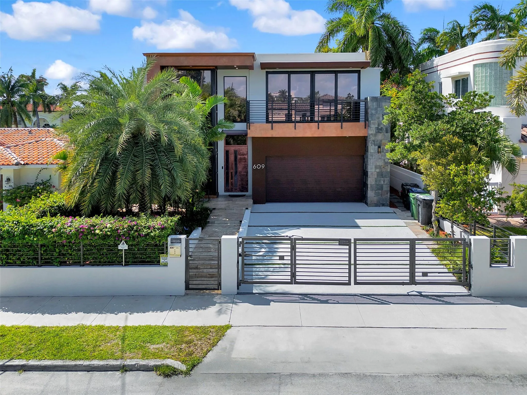 609 Poinciana Dr