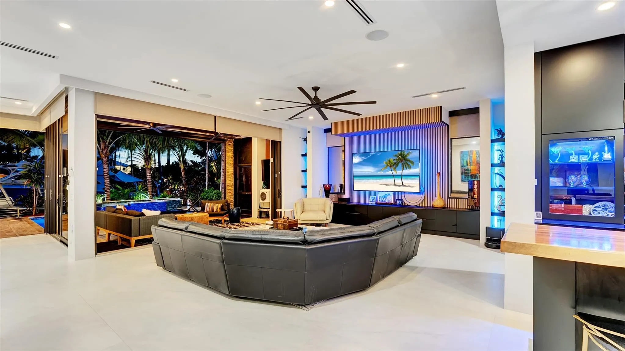 609 Poinciana Dr
