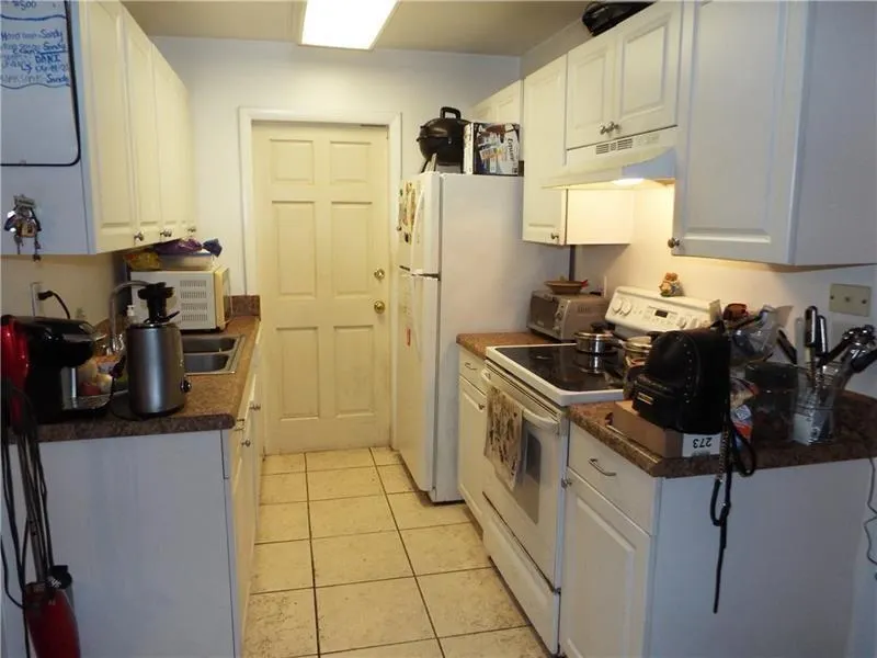 898 NE 39th St