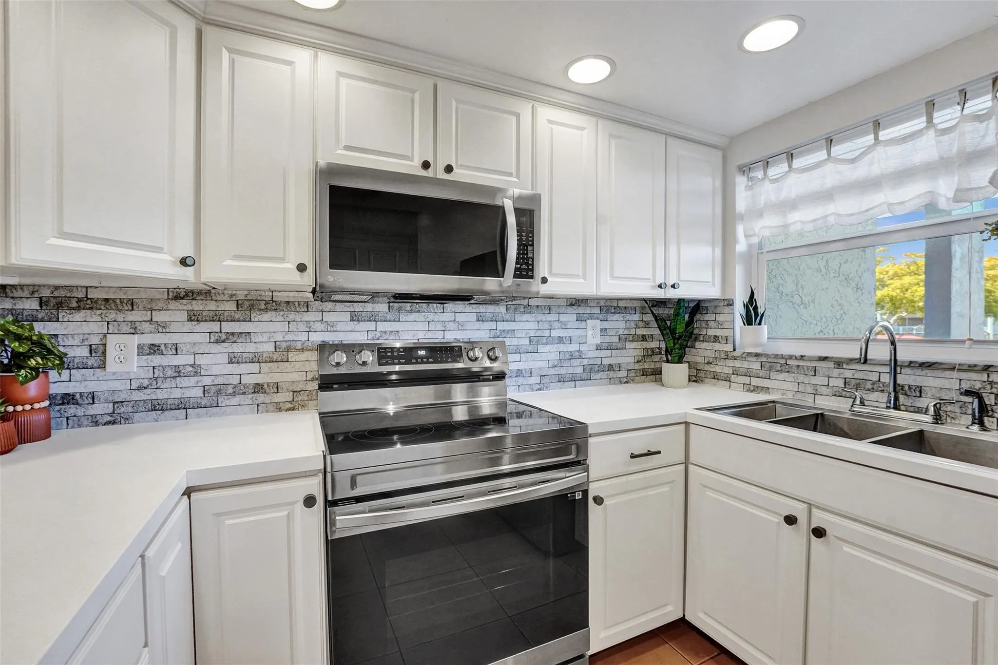 6570 Royal Palm Blvd, #210J