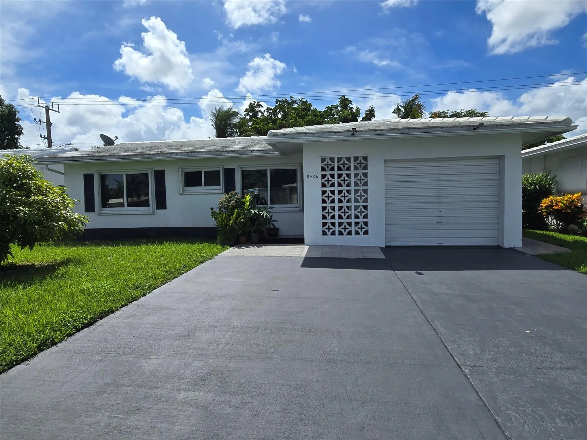 8406 NW 57th Ct