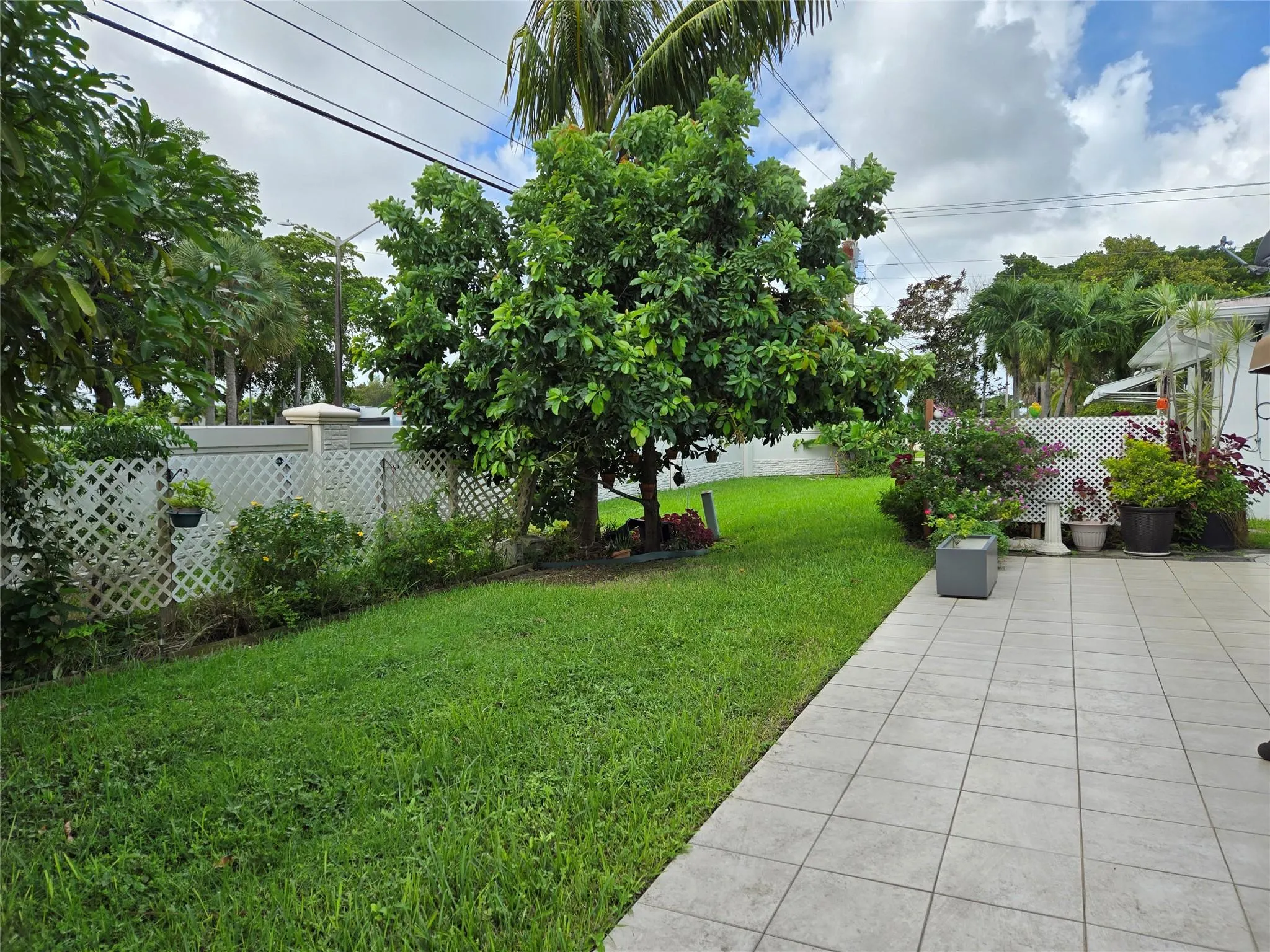 8406 NW 57th Ct