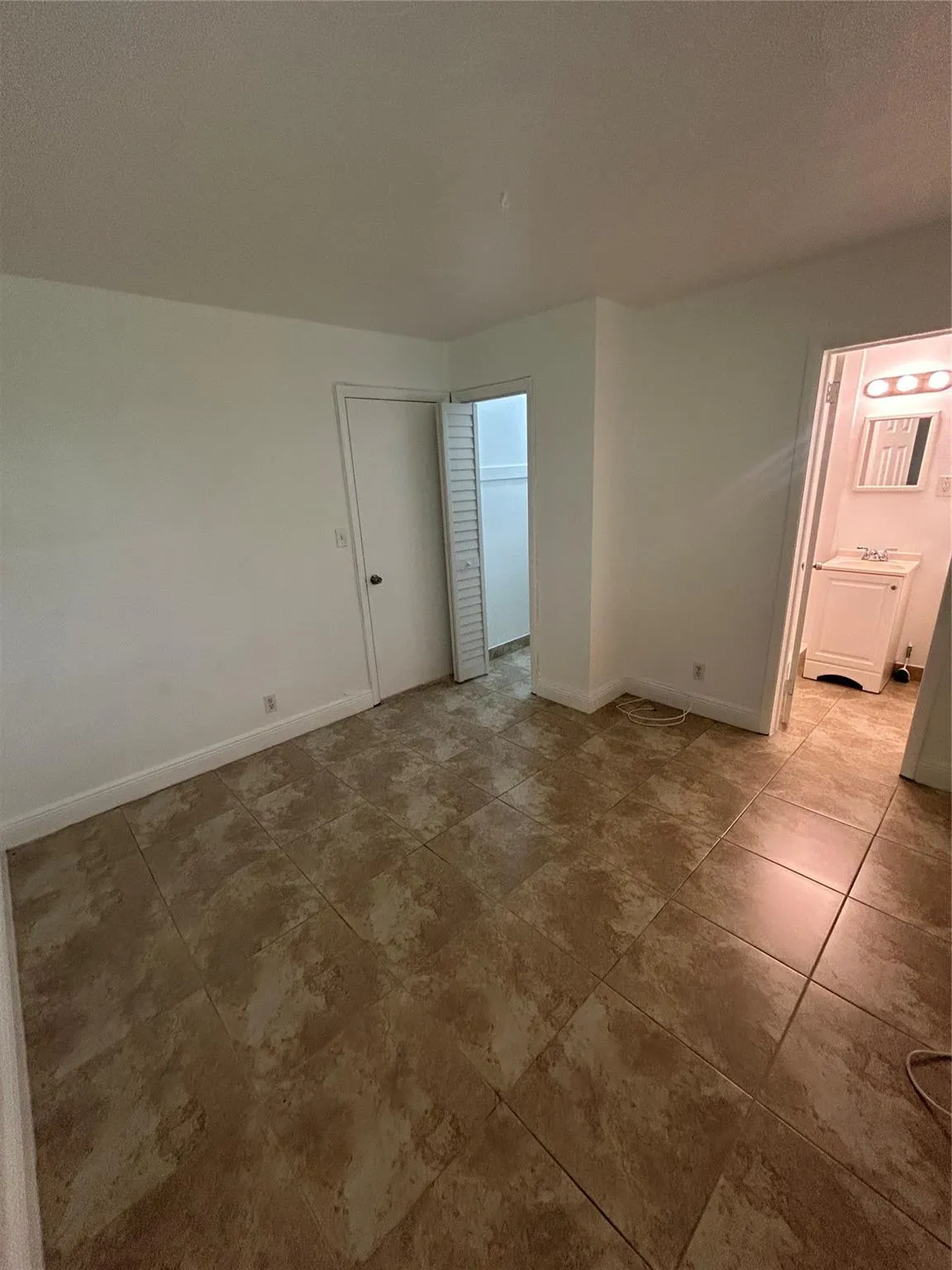 925 NE 17th Ave, #4