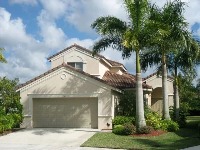 516 Live Oak Ln