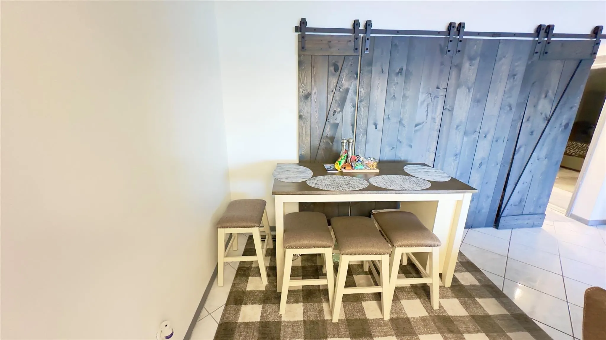 9 N Birch Rd, #403