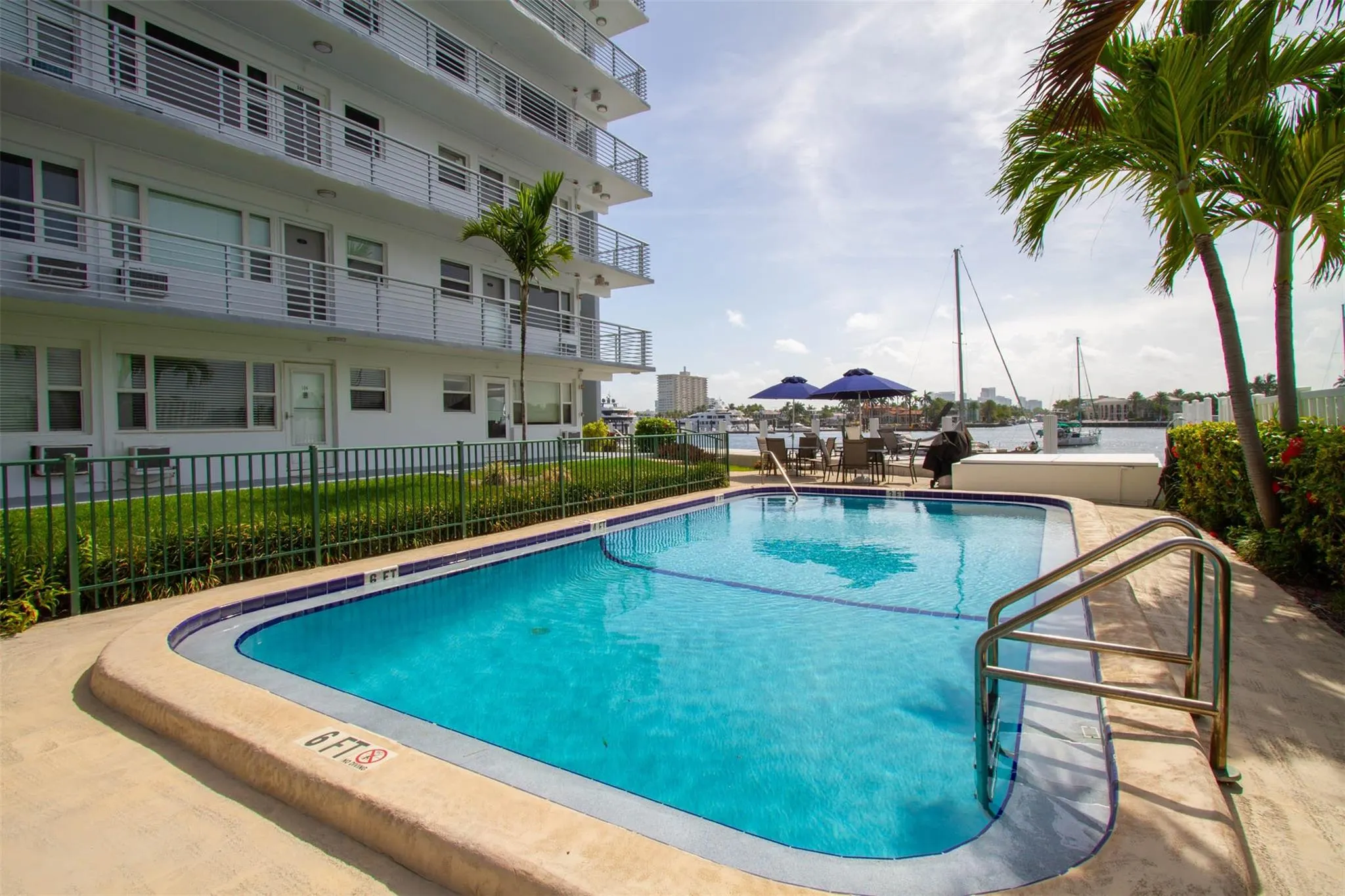 9 N Birch Rd, #403