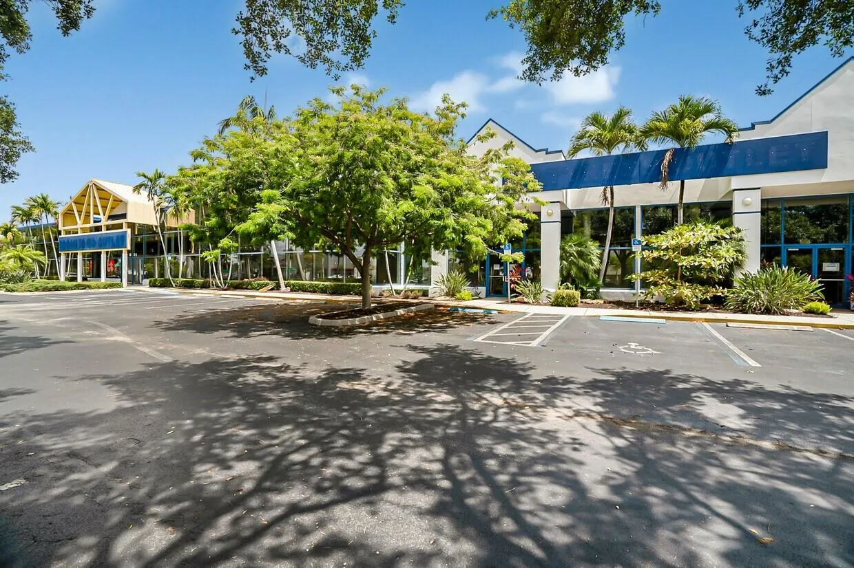 1605 W Oakland Park Blvd