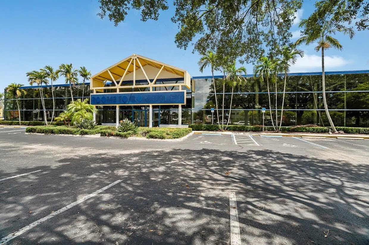 1605 W Oakland Park Blvd
