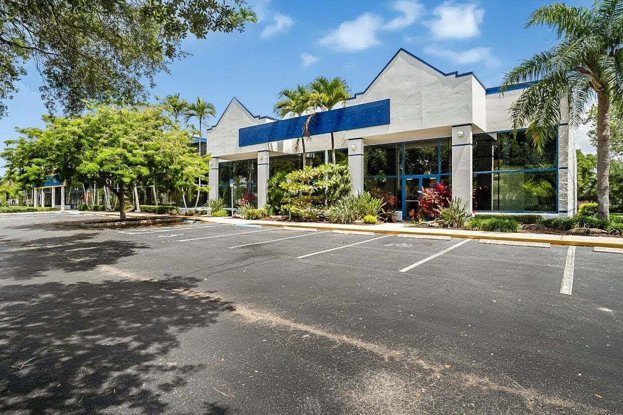 1605 W Oakland Park Blvd