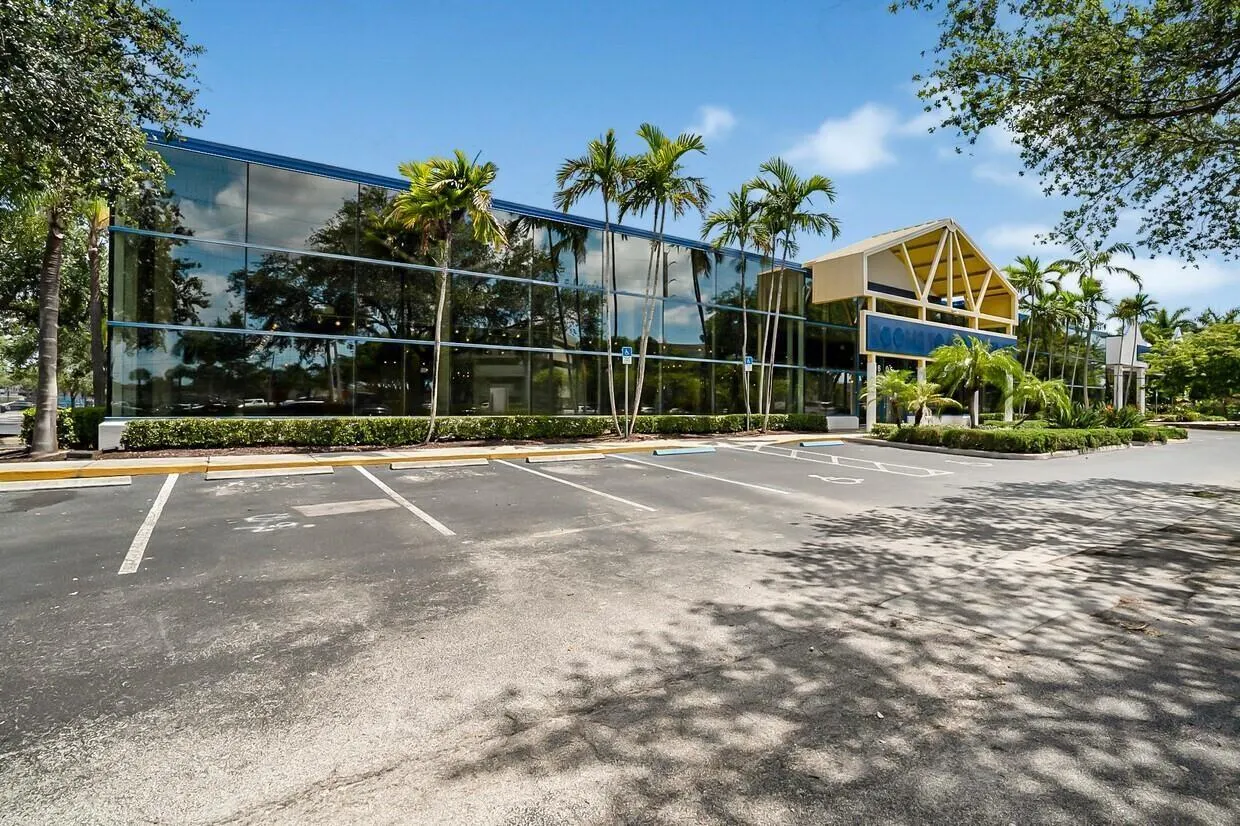 1605 W Oakland Park Blvd