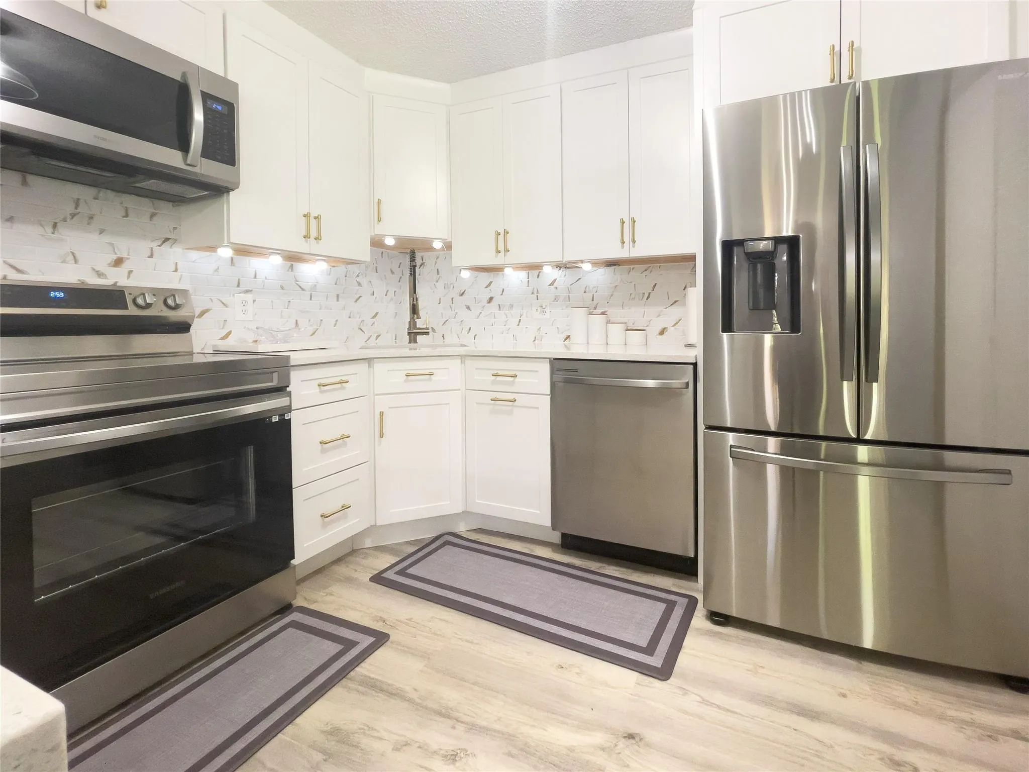 340 Knotty Pine Cir, #B2