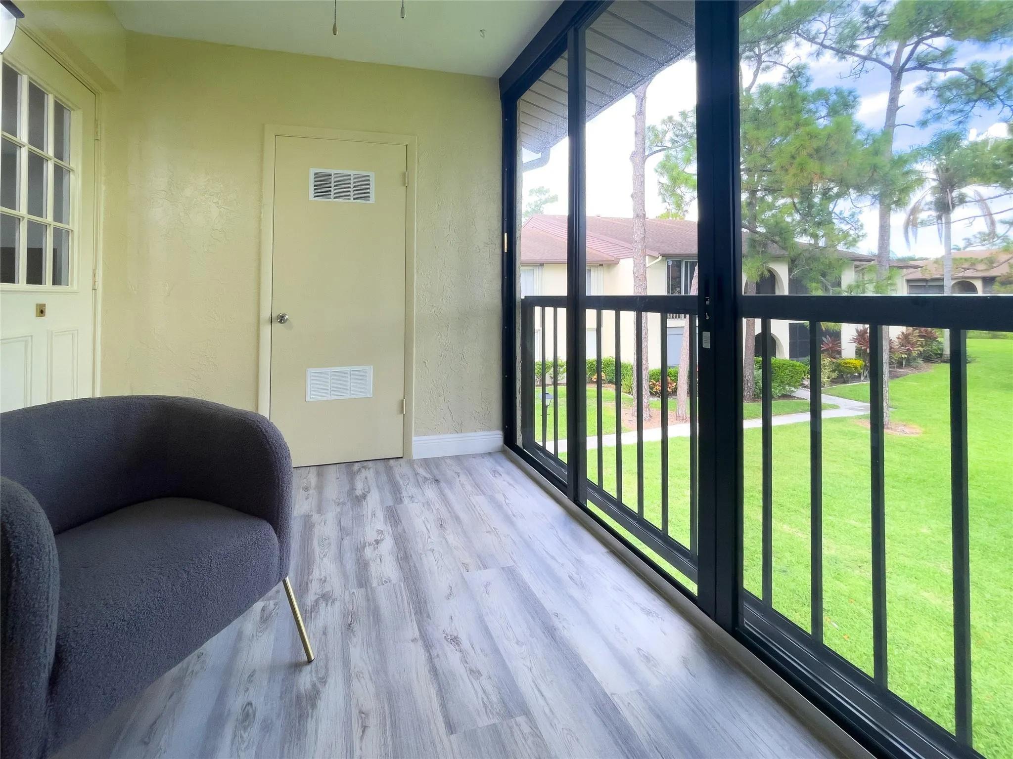 340 Knotty Pine Cir, #B2