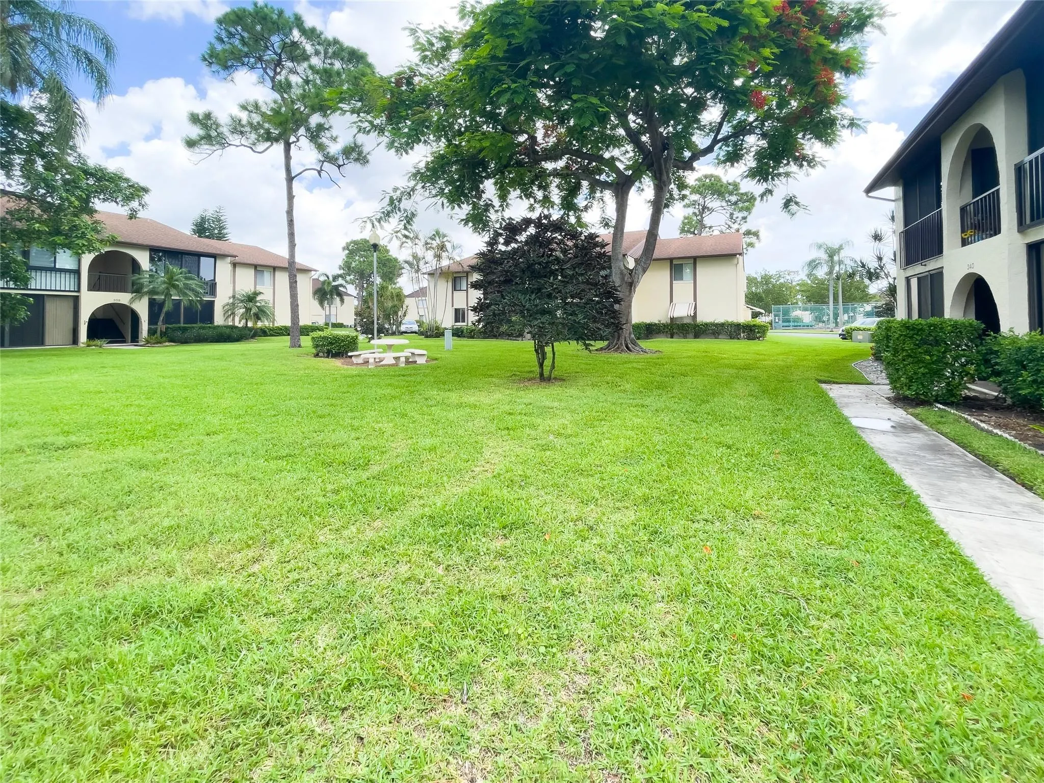 340 Knotty Pine Cir, #B2