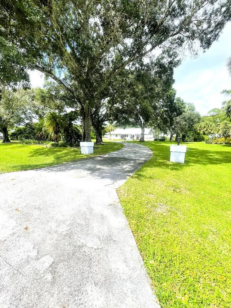 14183 Greentree Trl