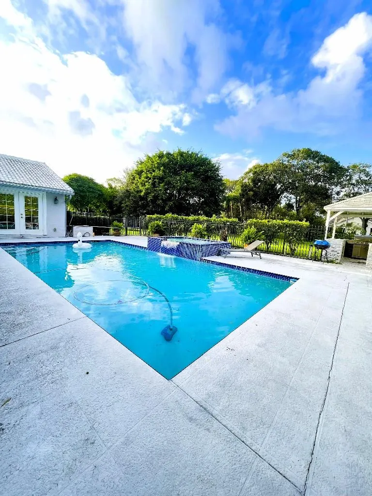 14183 Greentree Trl