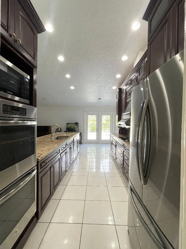 14183 Greentree Trl