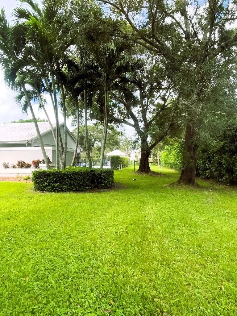 14183 Greentree Trl