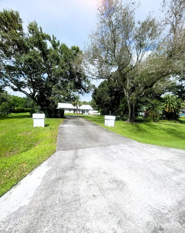 14183 Greentree Trl