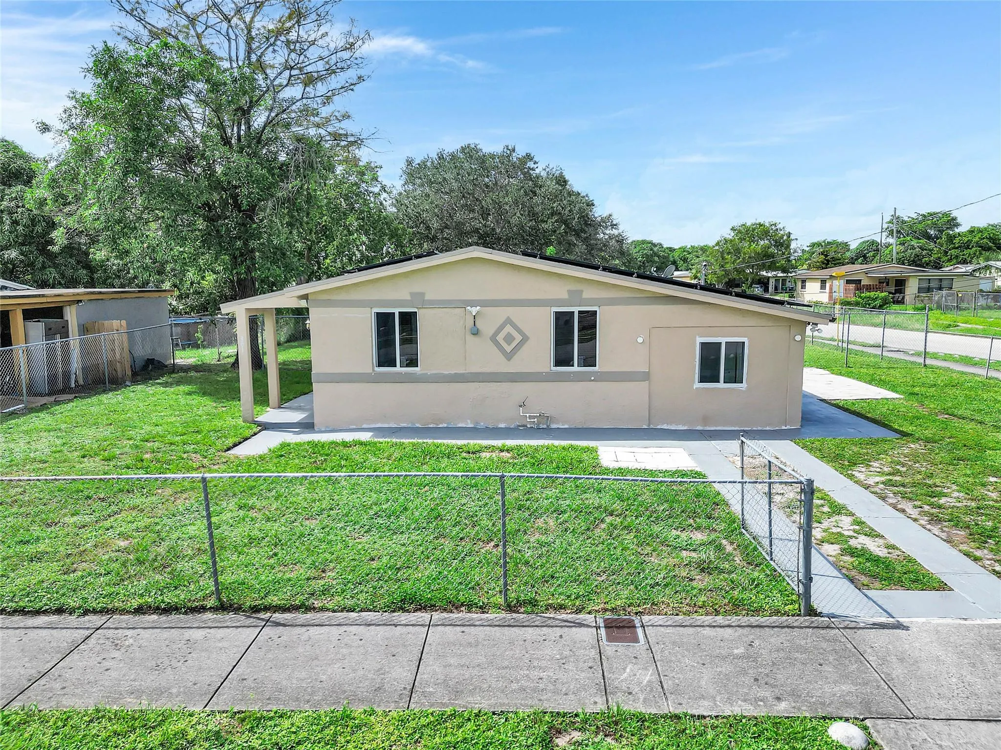 891 NW 34th Ter