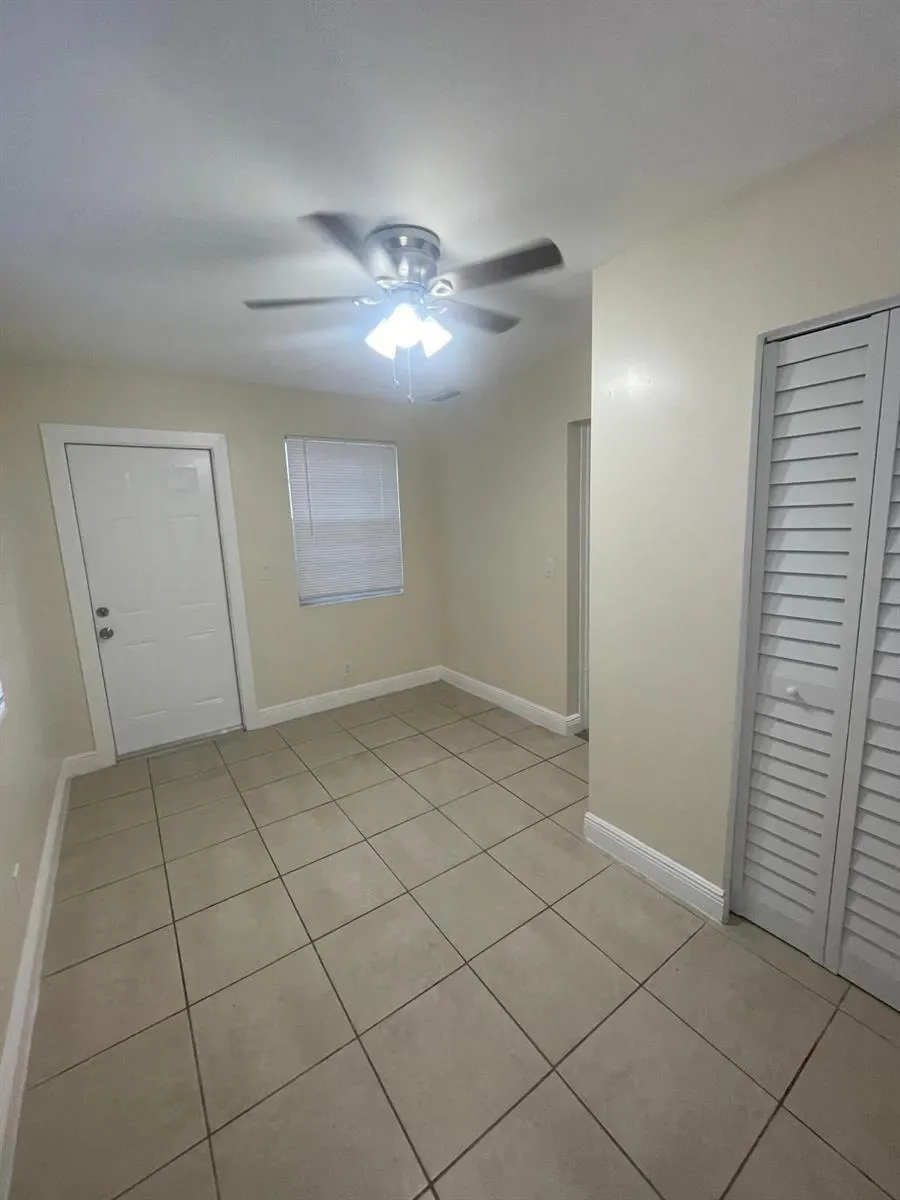 688 NW 21st St