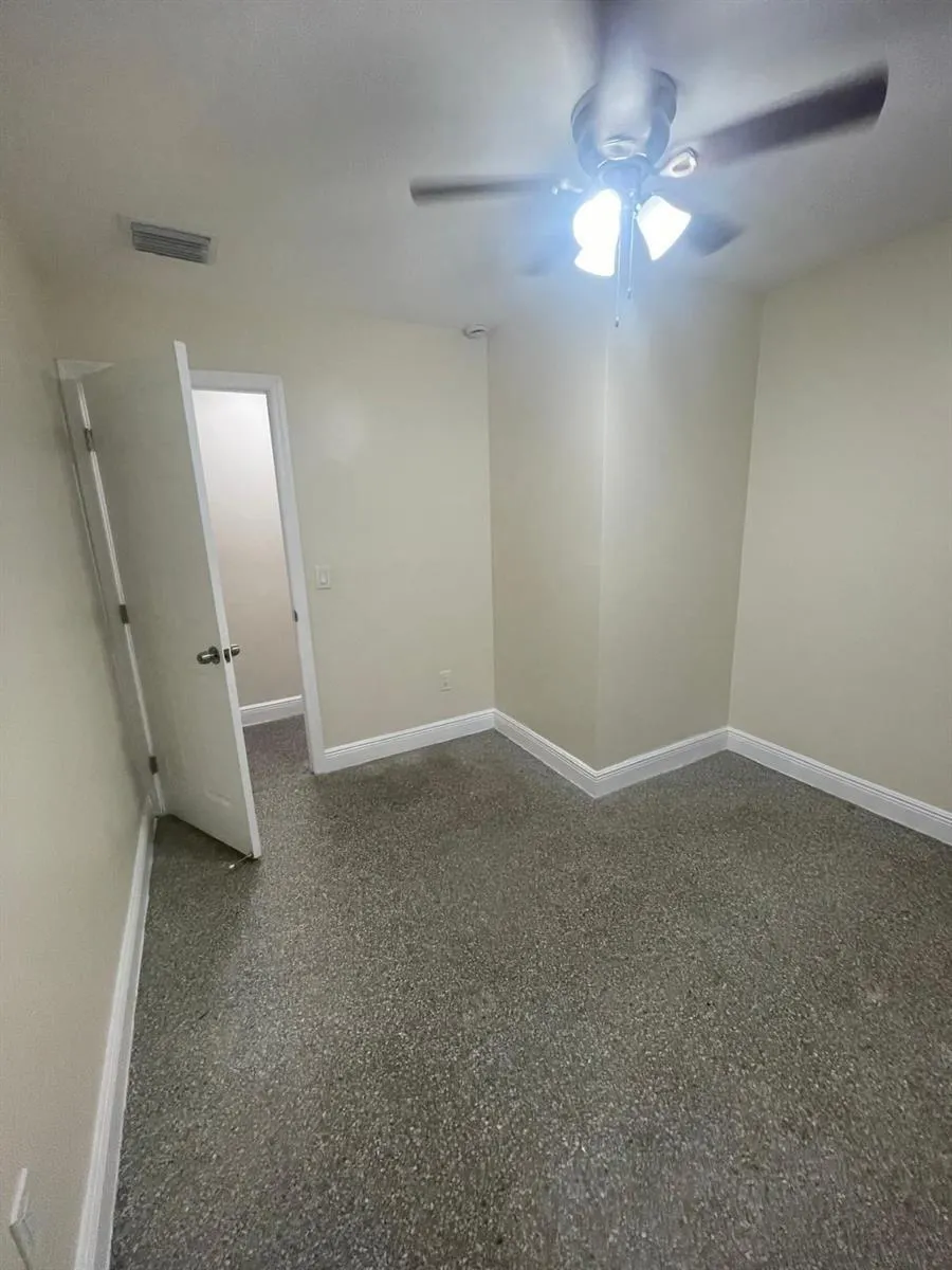 688 NW 21st St