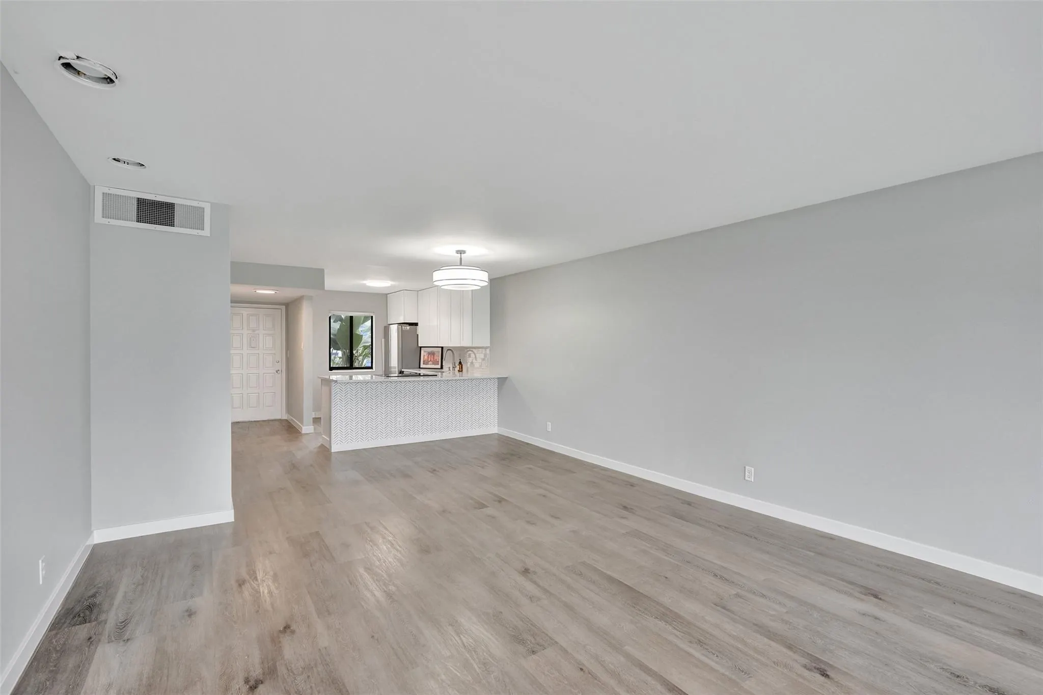4539 Luxemburg Ct, #201