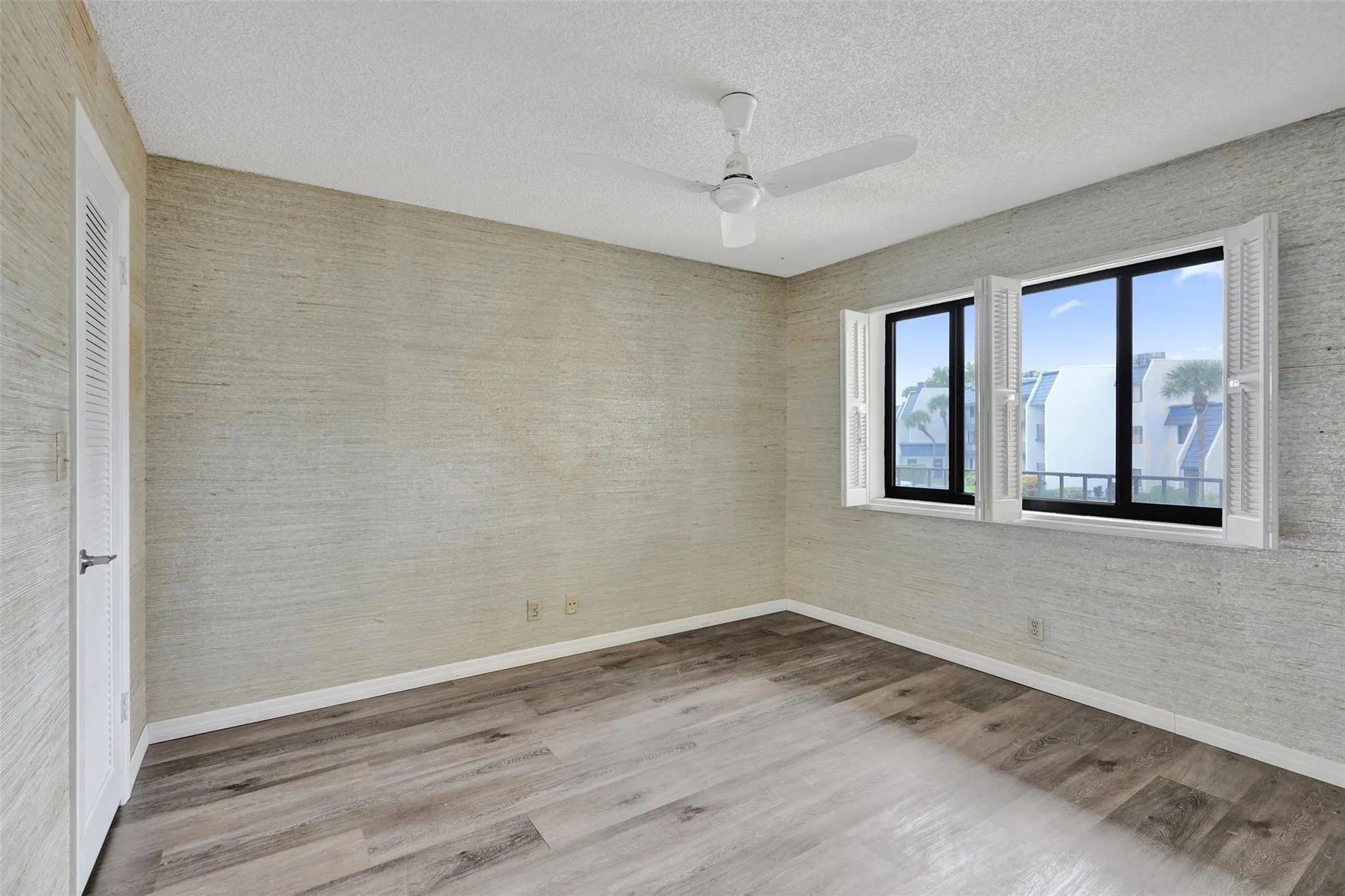 4539 Luxemburg Ct, #201