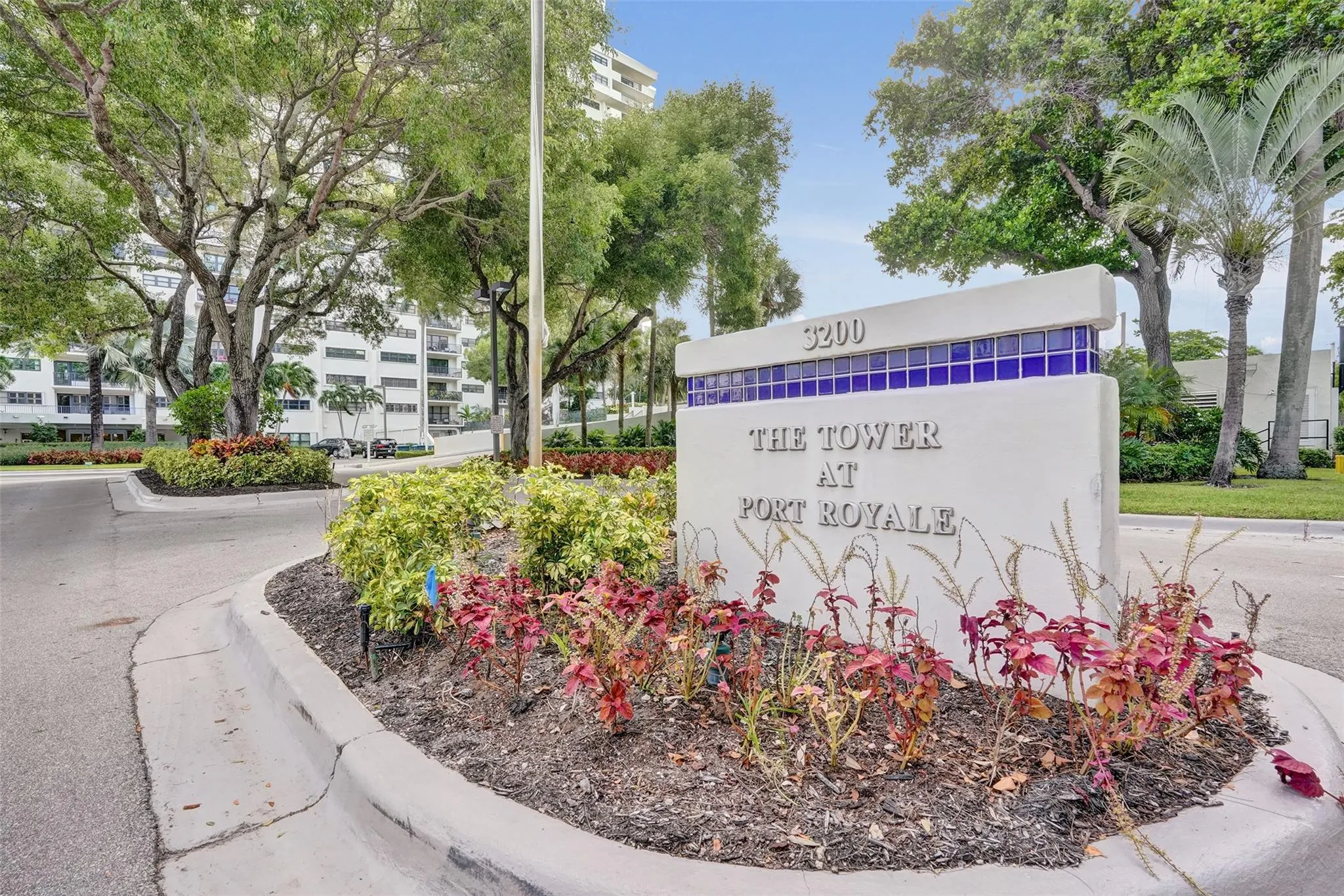 3200 Port Royale DR, #809
