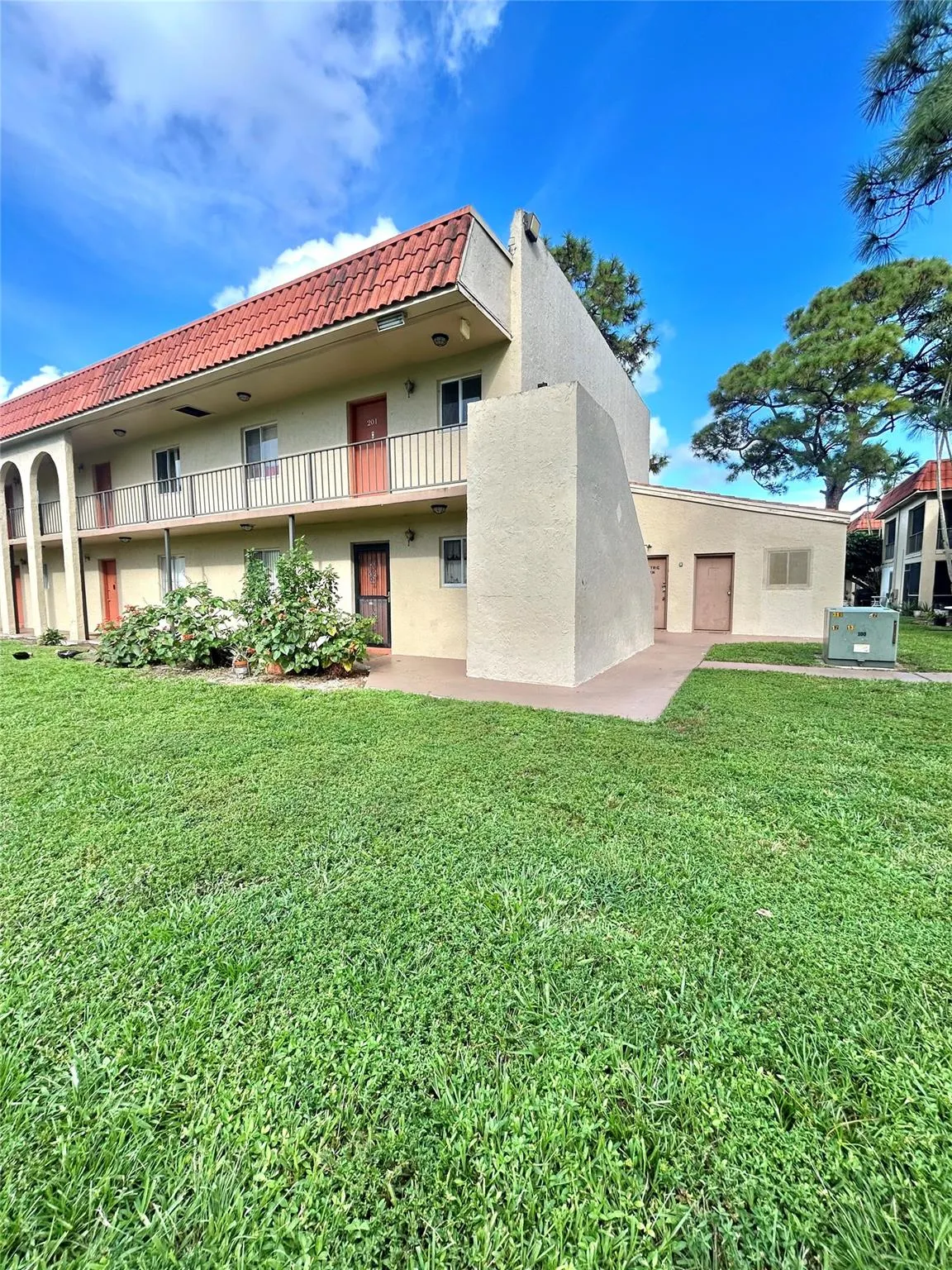 6100 Forest Hill Blvd, #101