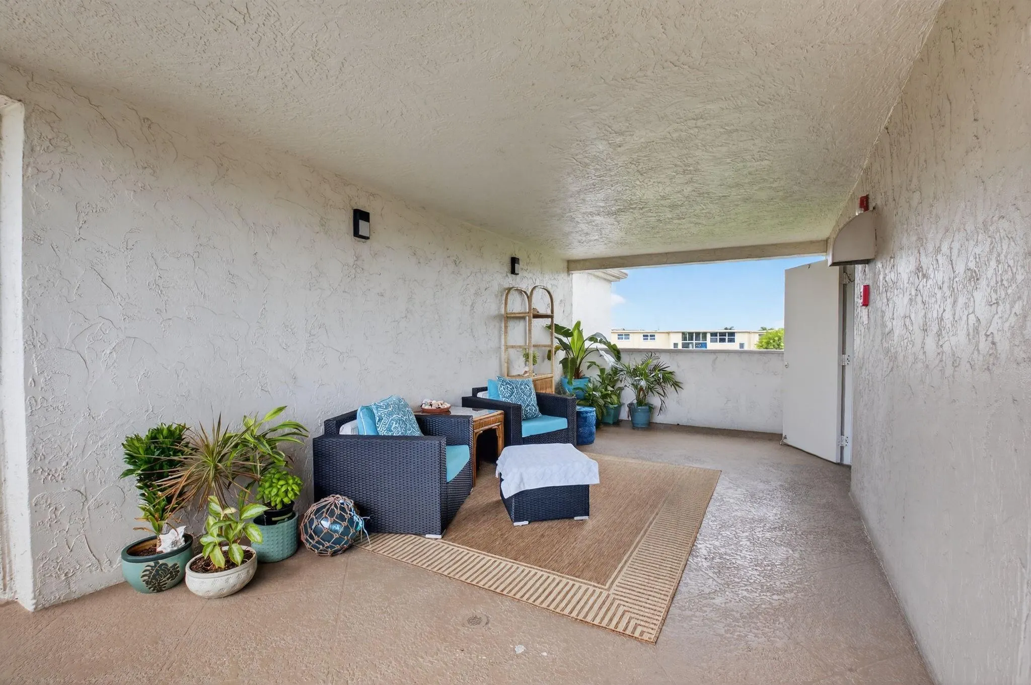 2601 NE 3rd Ct, #403