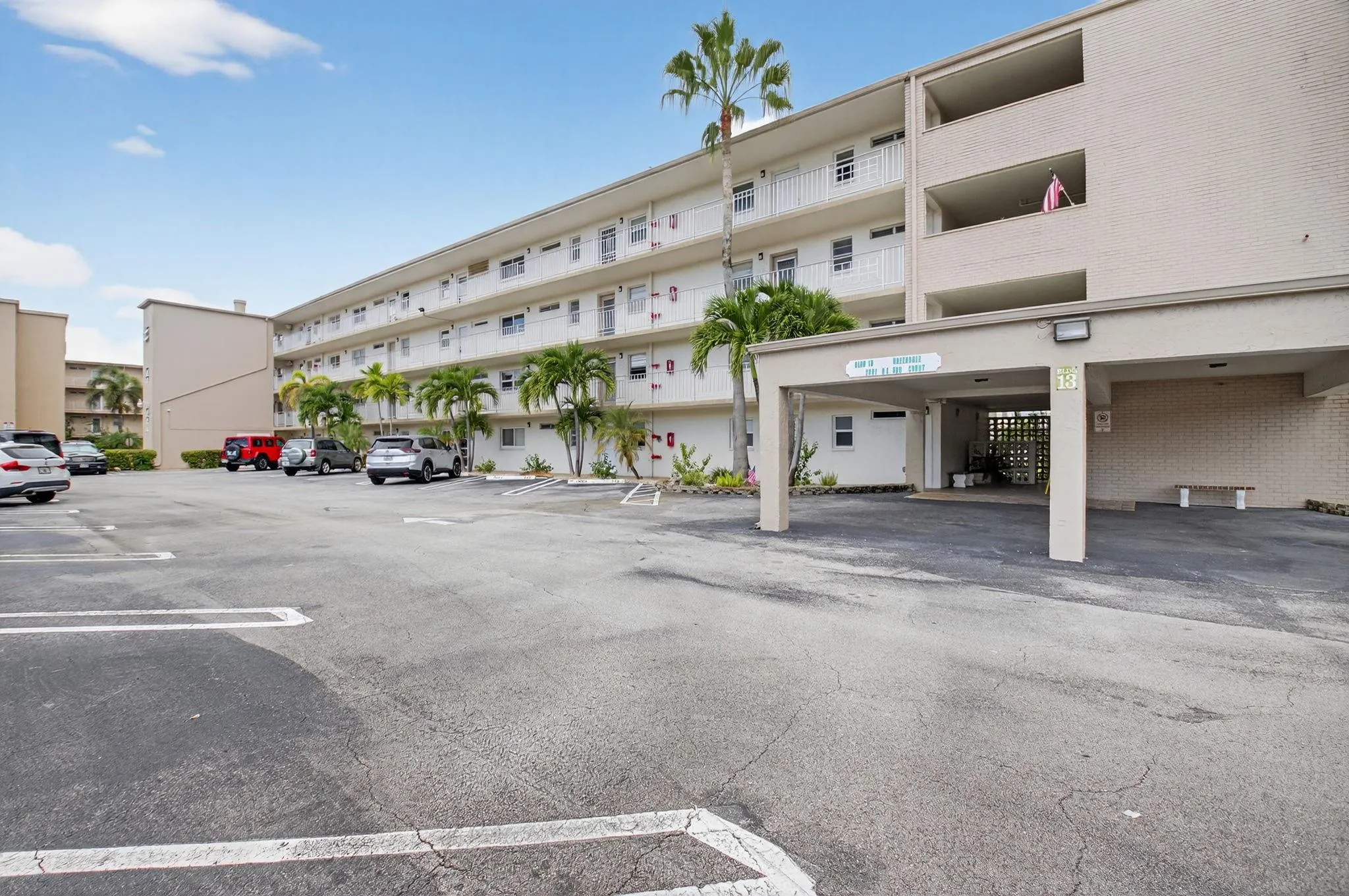 2601 NE 3rd Ct, #403