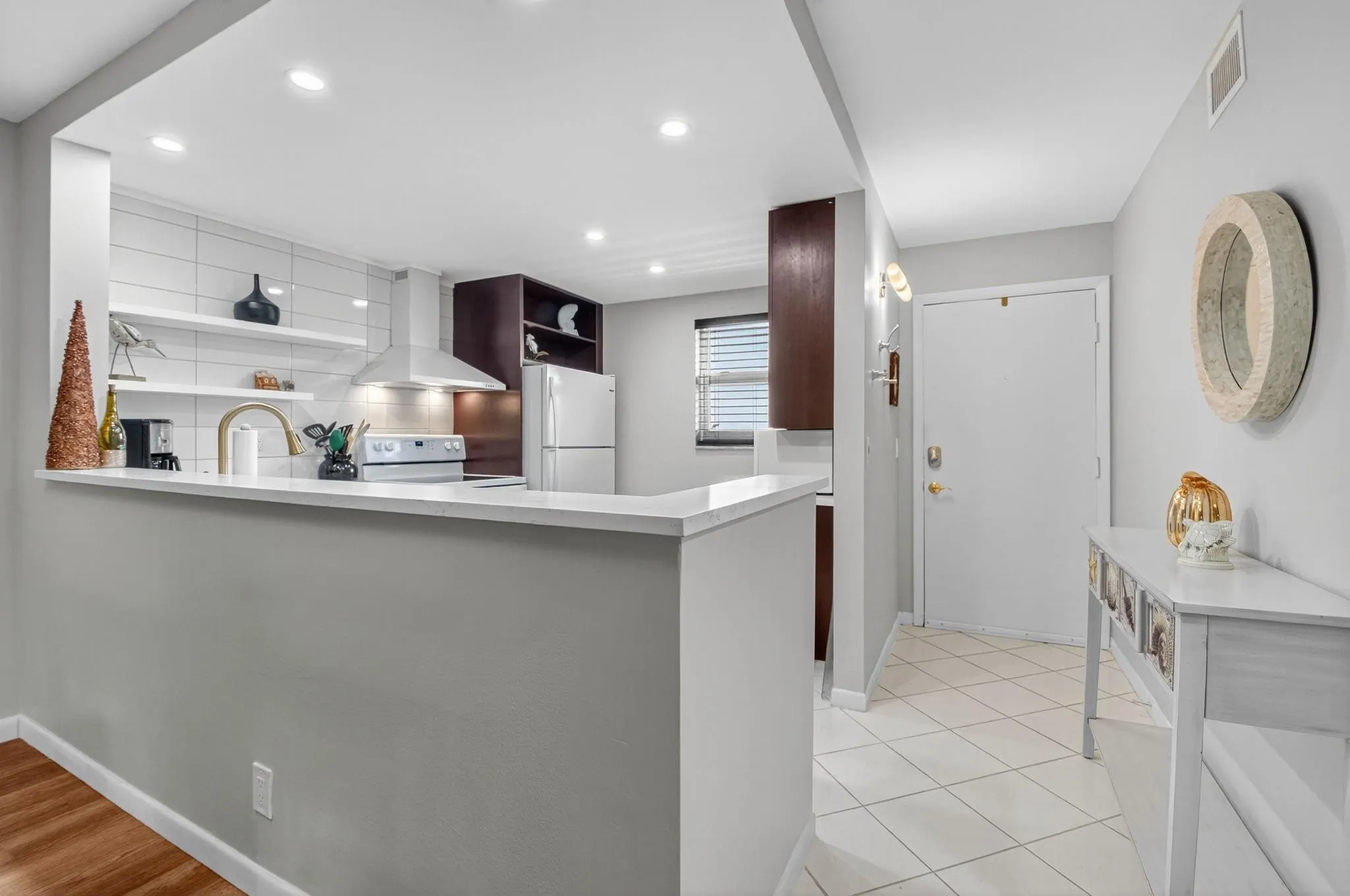 2601 NE 3rd Ct, #403