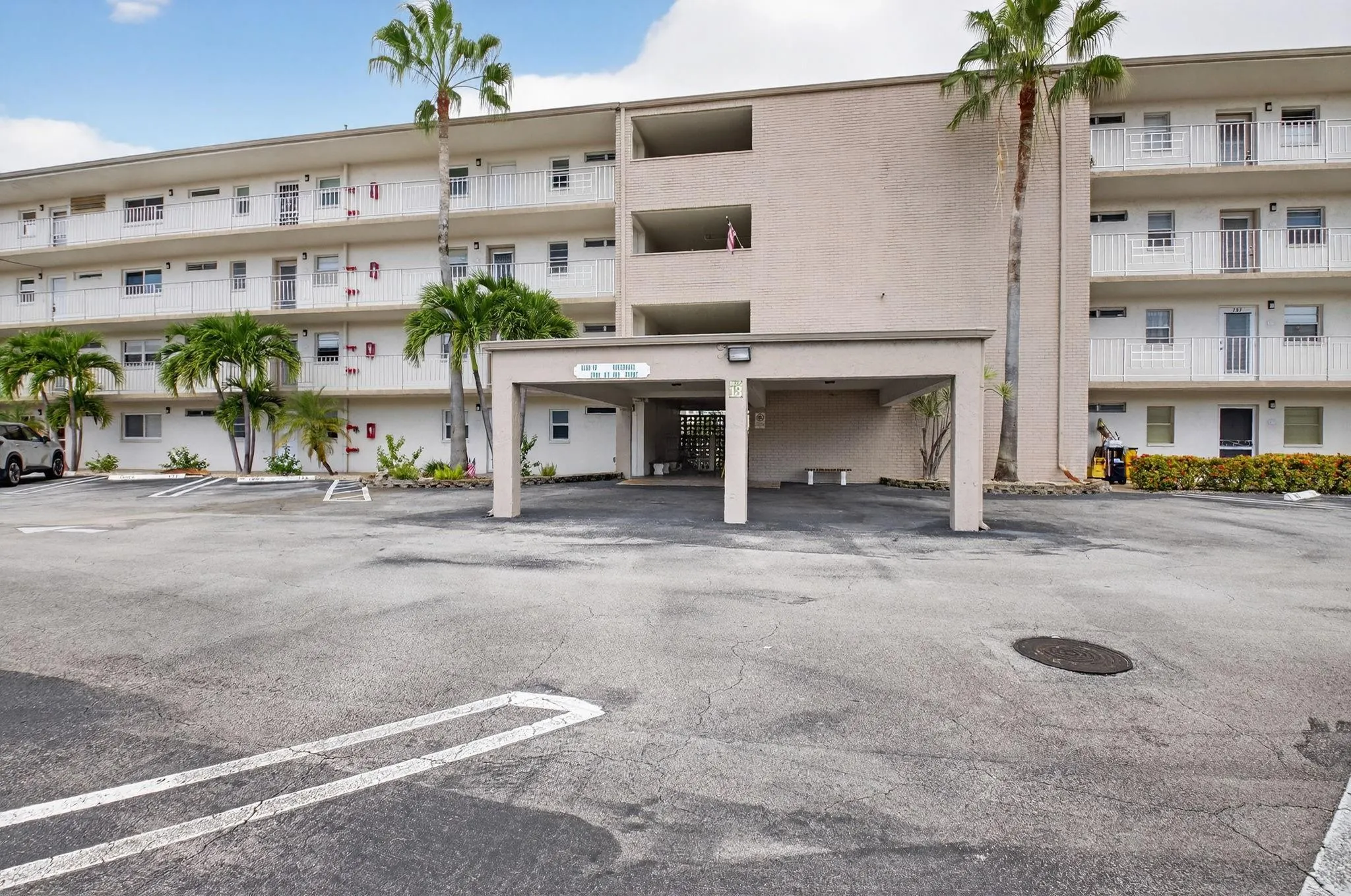 2601 NE 3rd Ct, #403