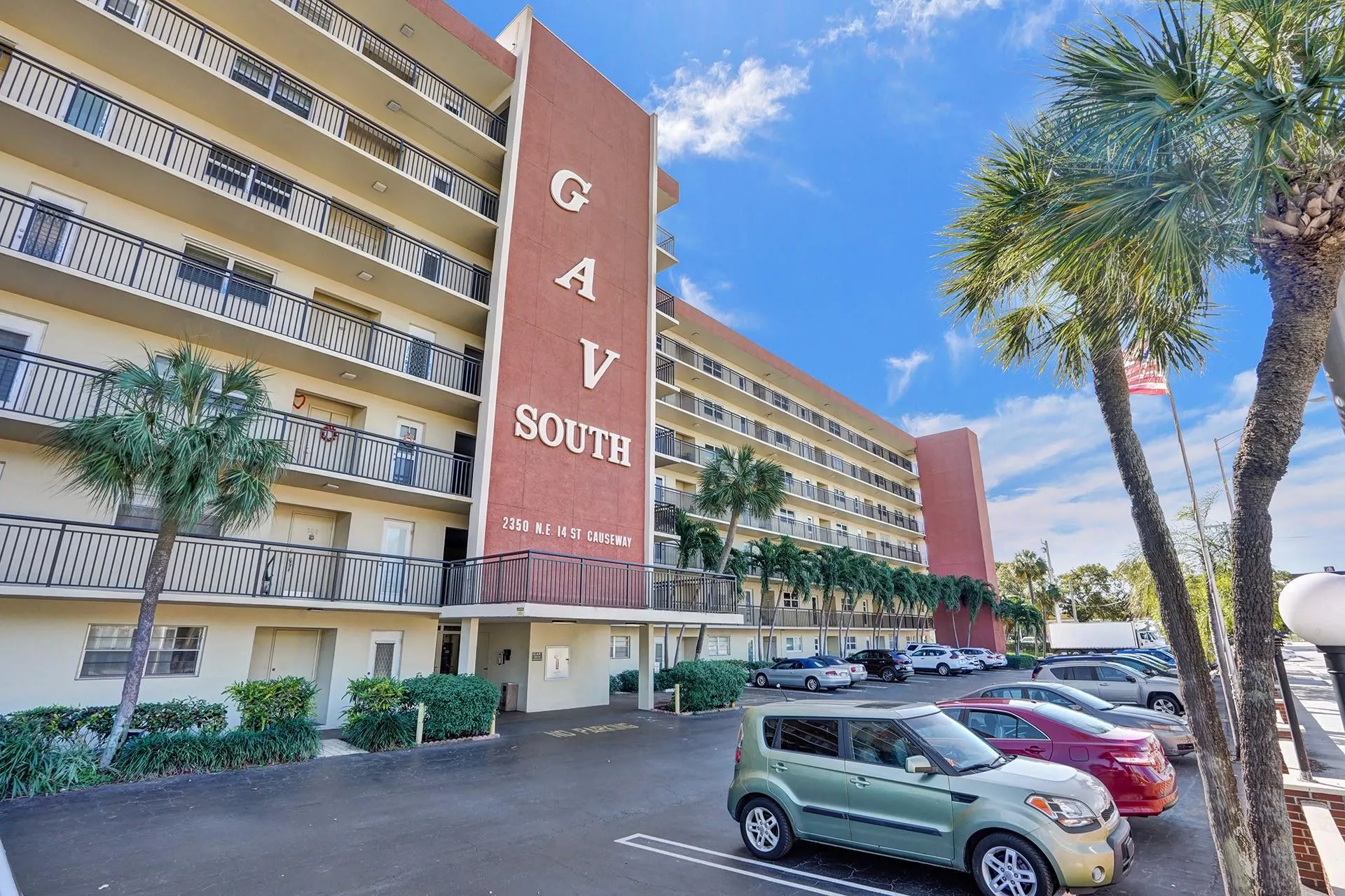2350 NE 14th Street Cswy, #203