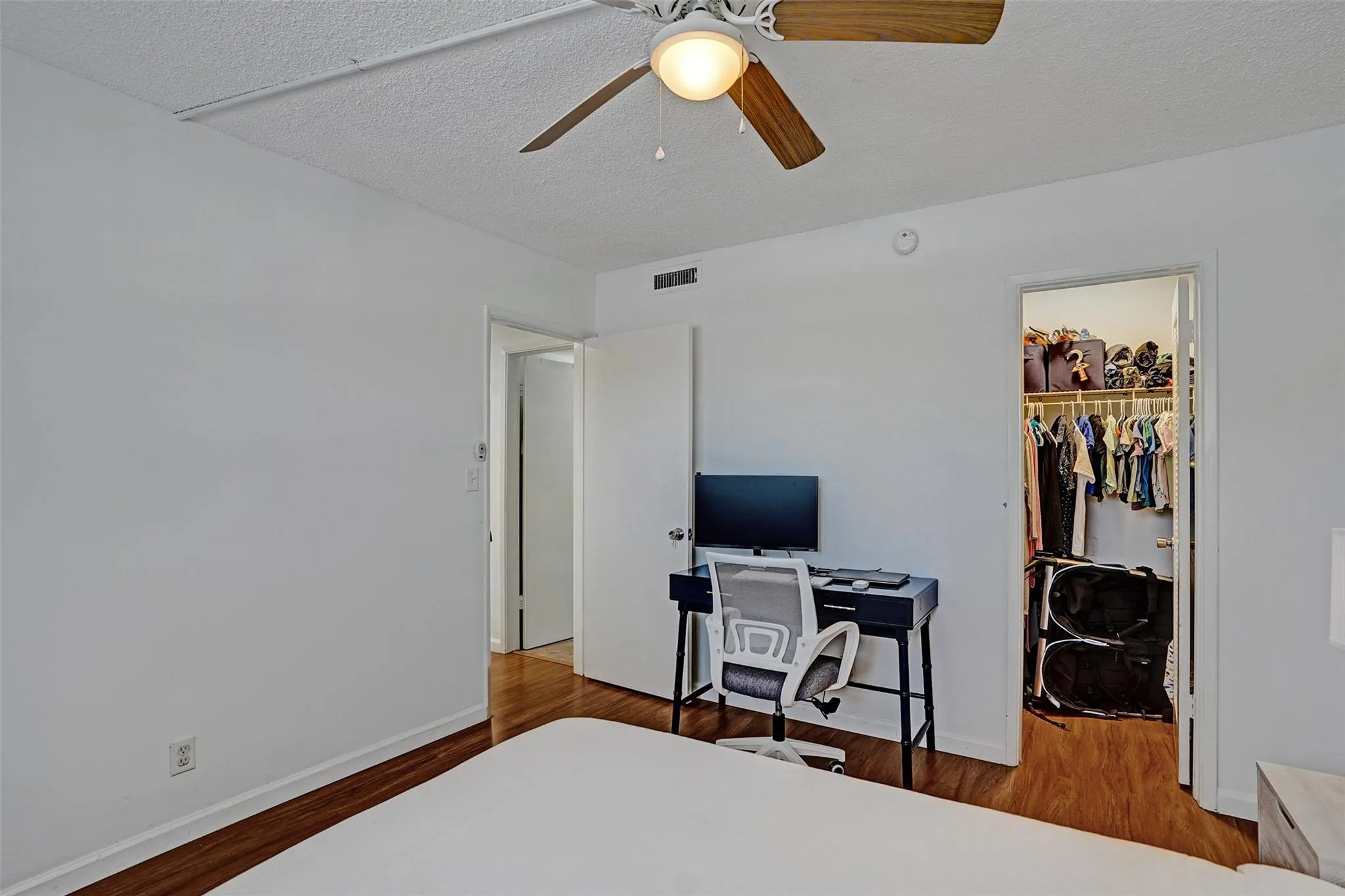 2350 NE 14th Street Cswy, #203