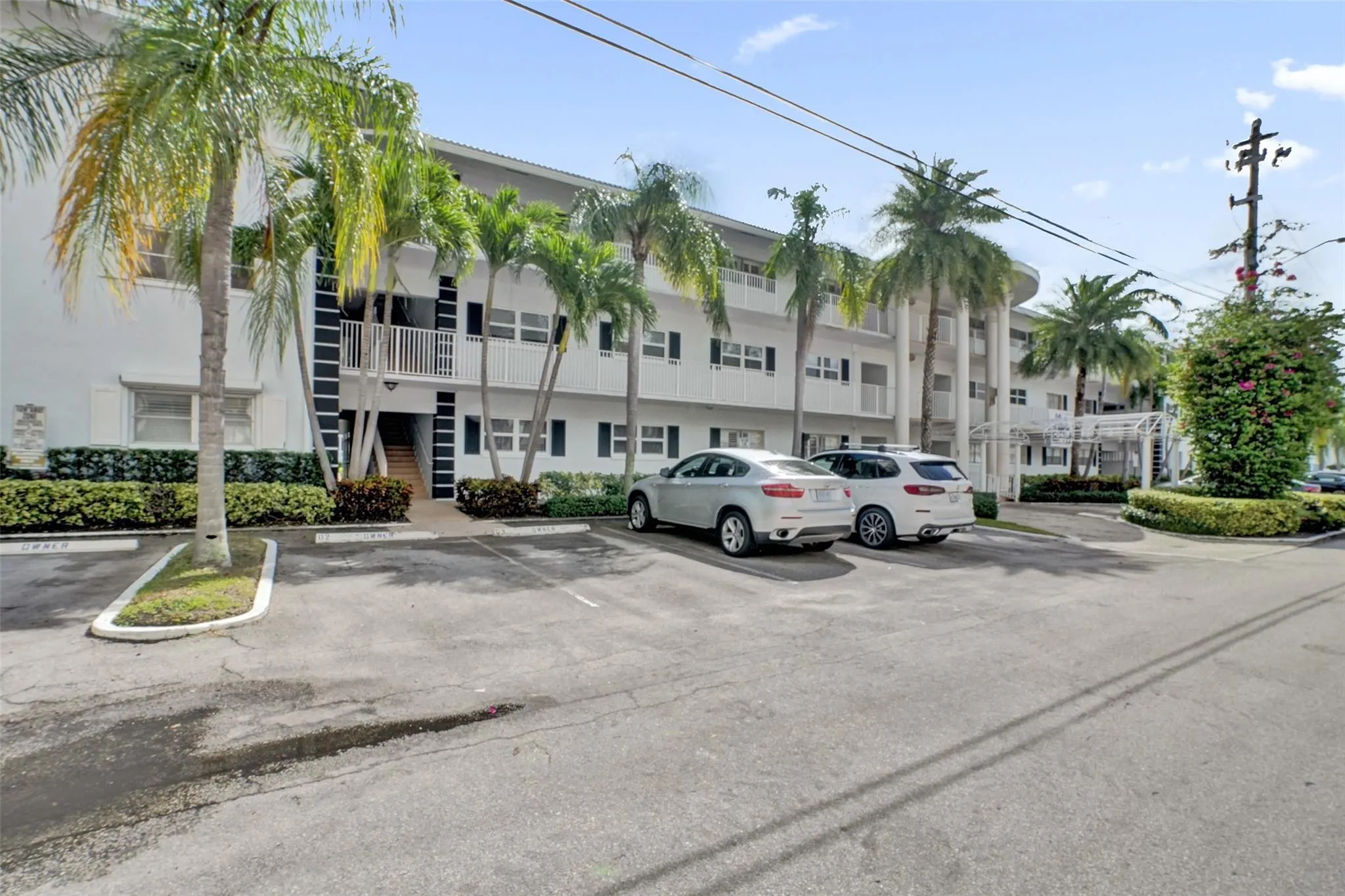 3090 NE 48th St, #316