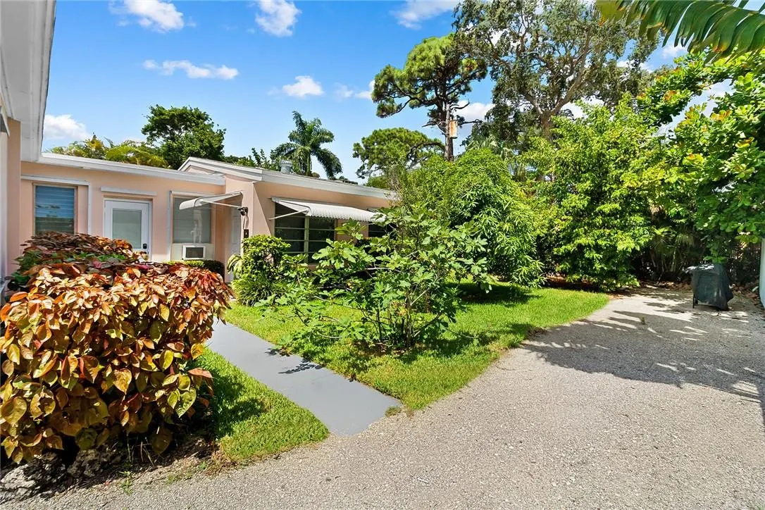 811 SW 26th Ct, #MAIN HOUSE