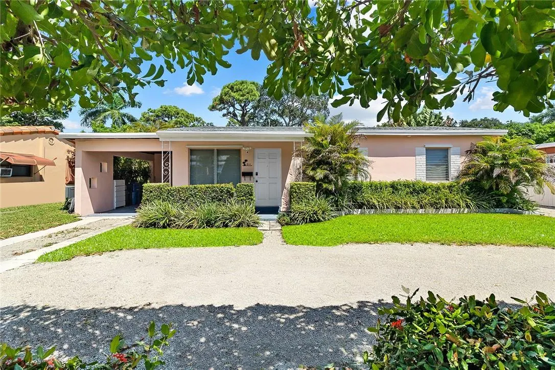 811 SW 26th Ct, #MAIN HOUSE