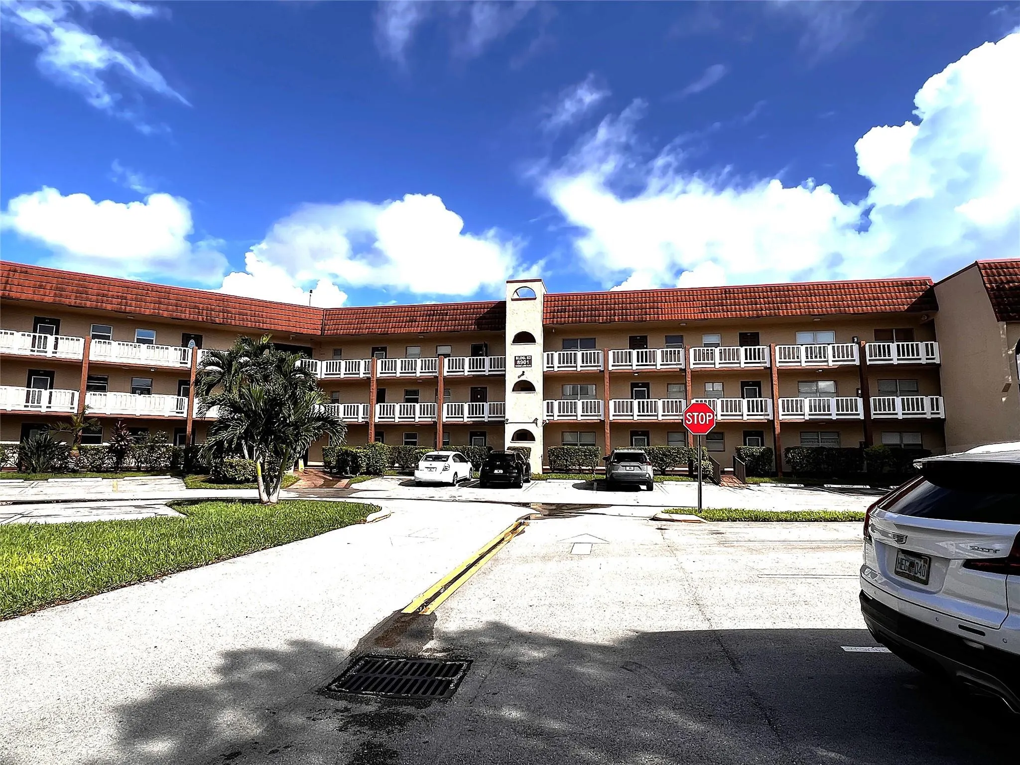 8901 Sunrise Lakes Blvd, #307