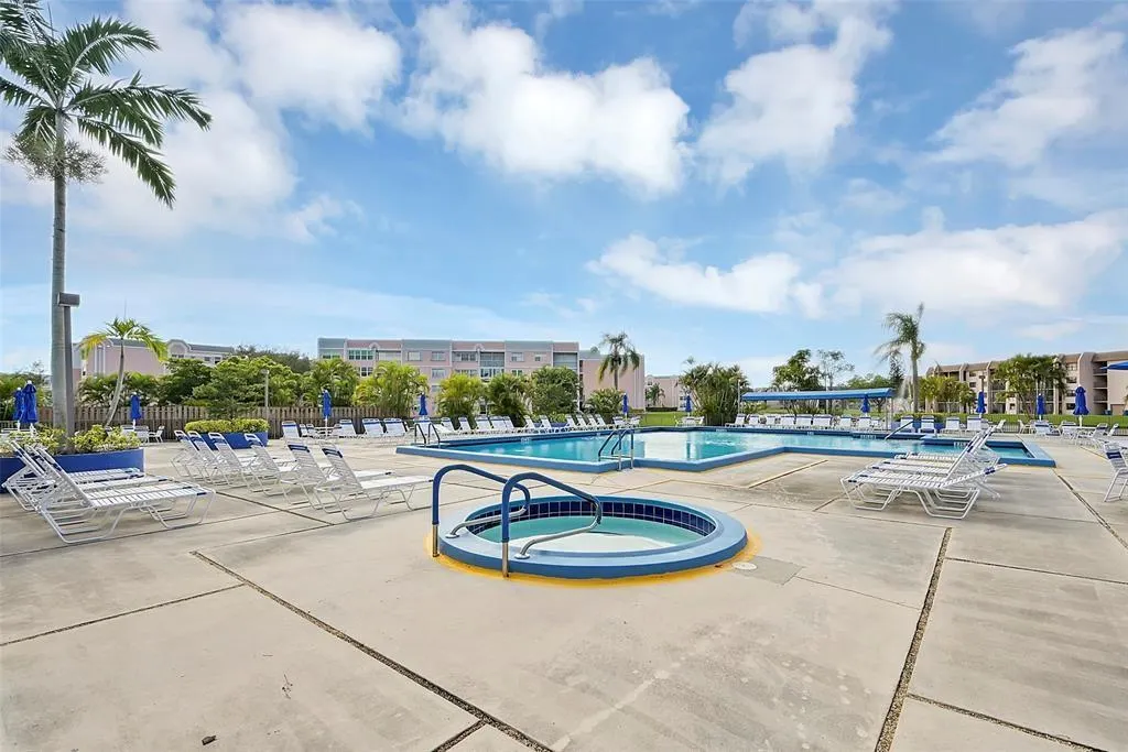 8901 Sunrise Lakes Blvd, #307