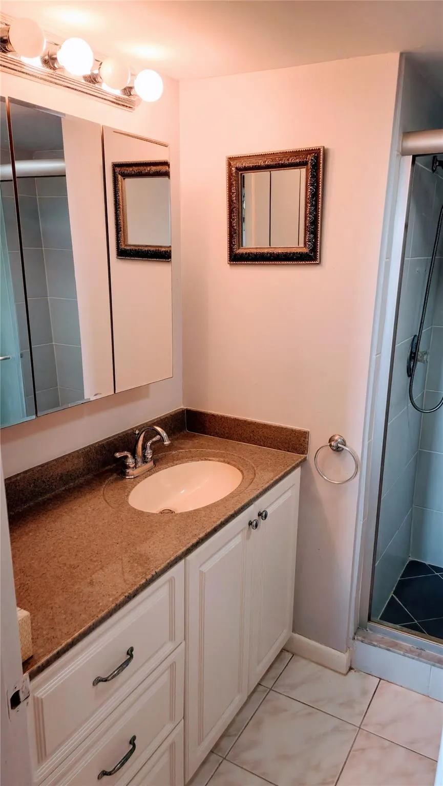2721 N Pine Island Rd, #309