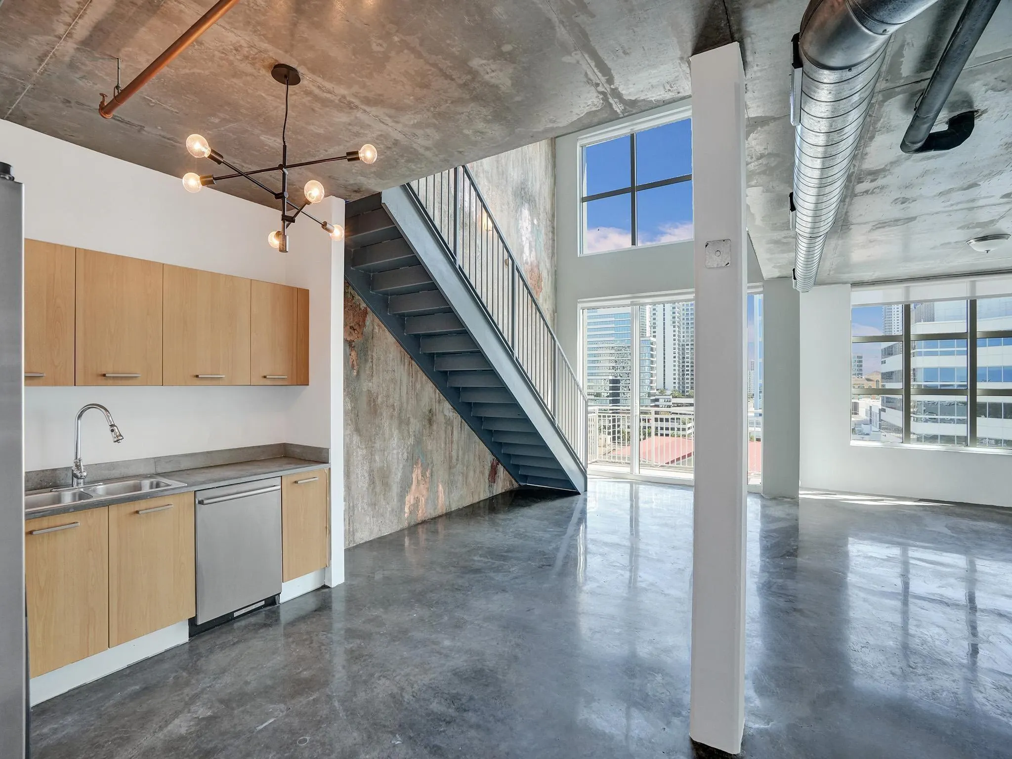 313 NE 2nd St, #PH02