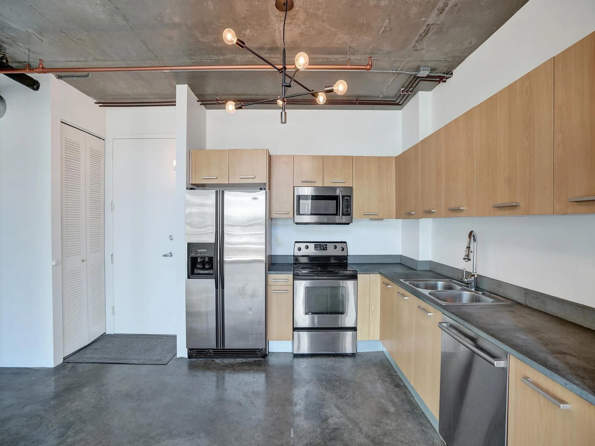 313 NE 2nd St, #PH02