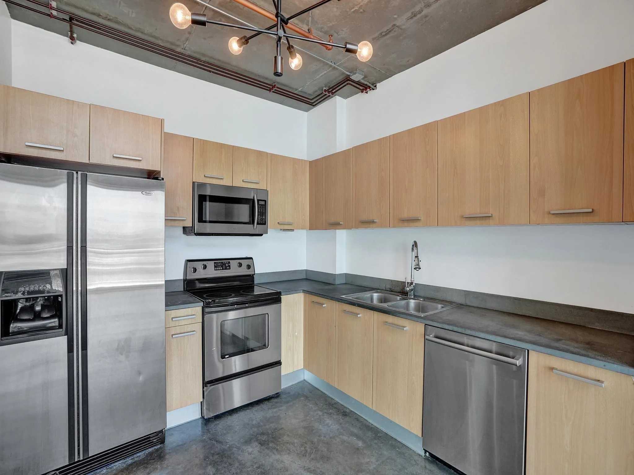 313 NE 2nd St, #PH02