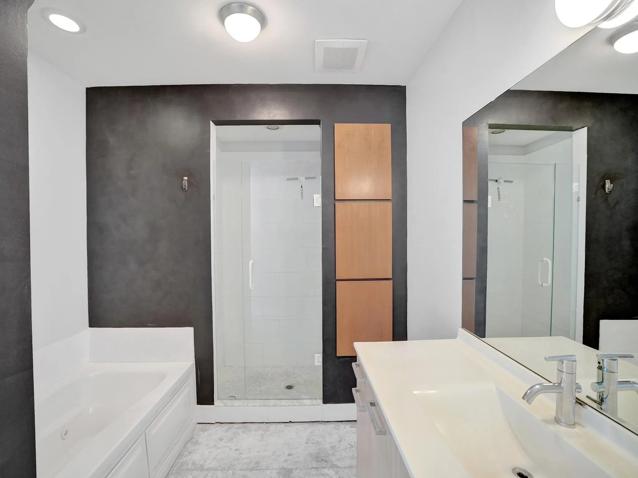 313 NE 2nd St, #PH02